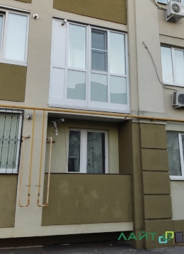 Остекление и утепление балкона, тонировка снизу, шкаф