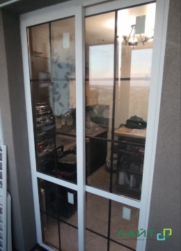 Ламинированная дверь на балкон